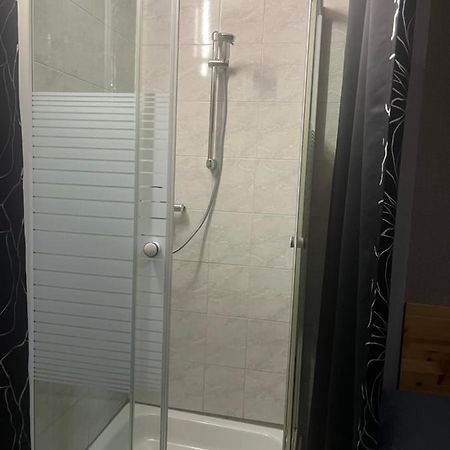 Hipokratios 3 Zimmer Mit Gemeinschaft Wc Fuerth Exterior photo