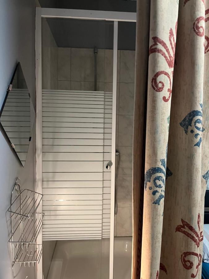 Hipokratios 3 Zimmer Mit Gemeinschaft Wc Fuerth Exterior photo